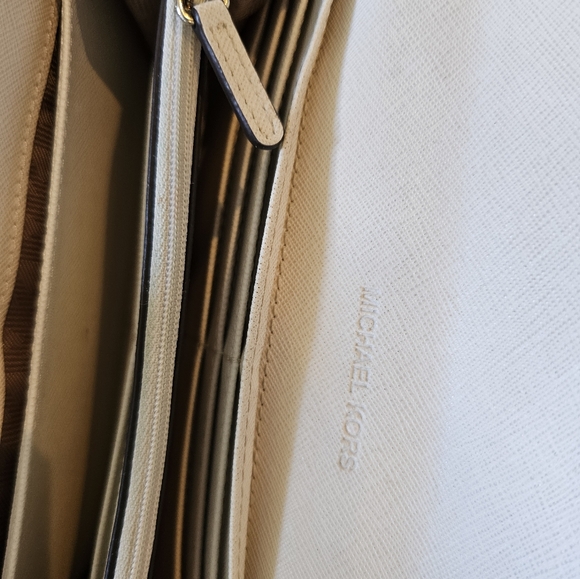 MichaelKors wallet: Used: Cream - Picture 3 of 12